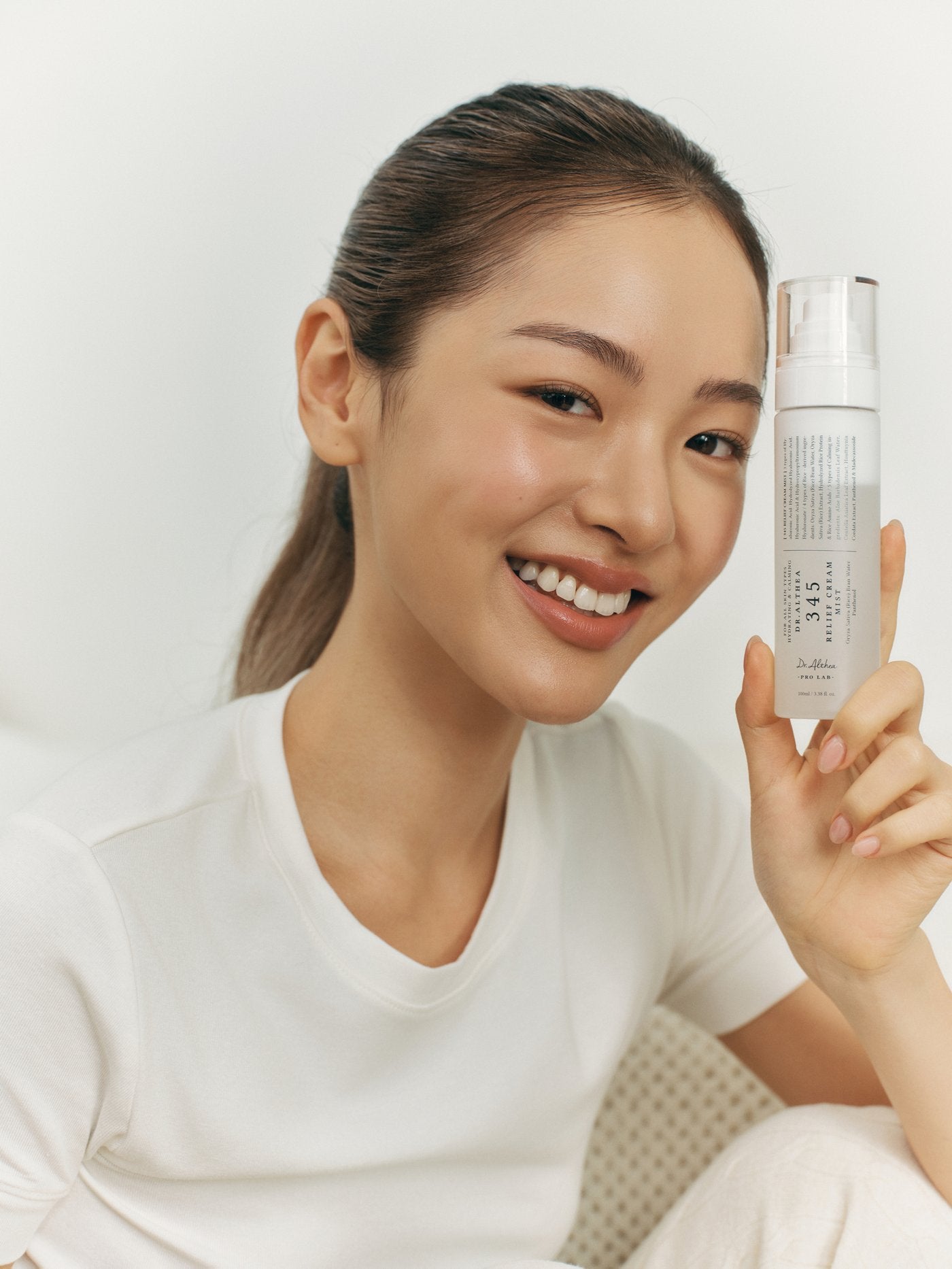 Dr.Althea 345 Relief Cream Mist 60ml - Model Lifestyle